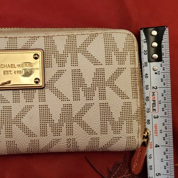 Michael Kors Designer Tan Zip Around Clutch Wallet - Picture 6 of 6